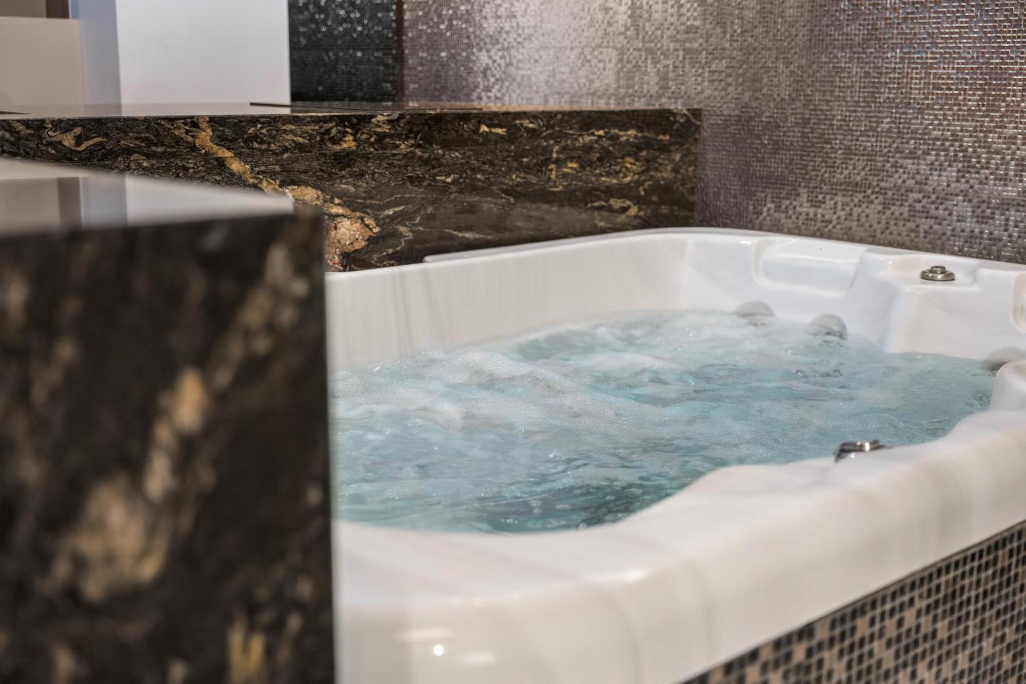 Secret Lounge - Cozy Studio With Sauna And Jacuzzi Вильнюс Экстерьер фото